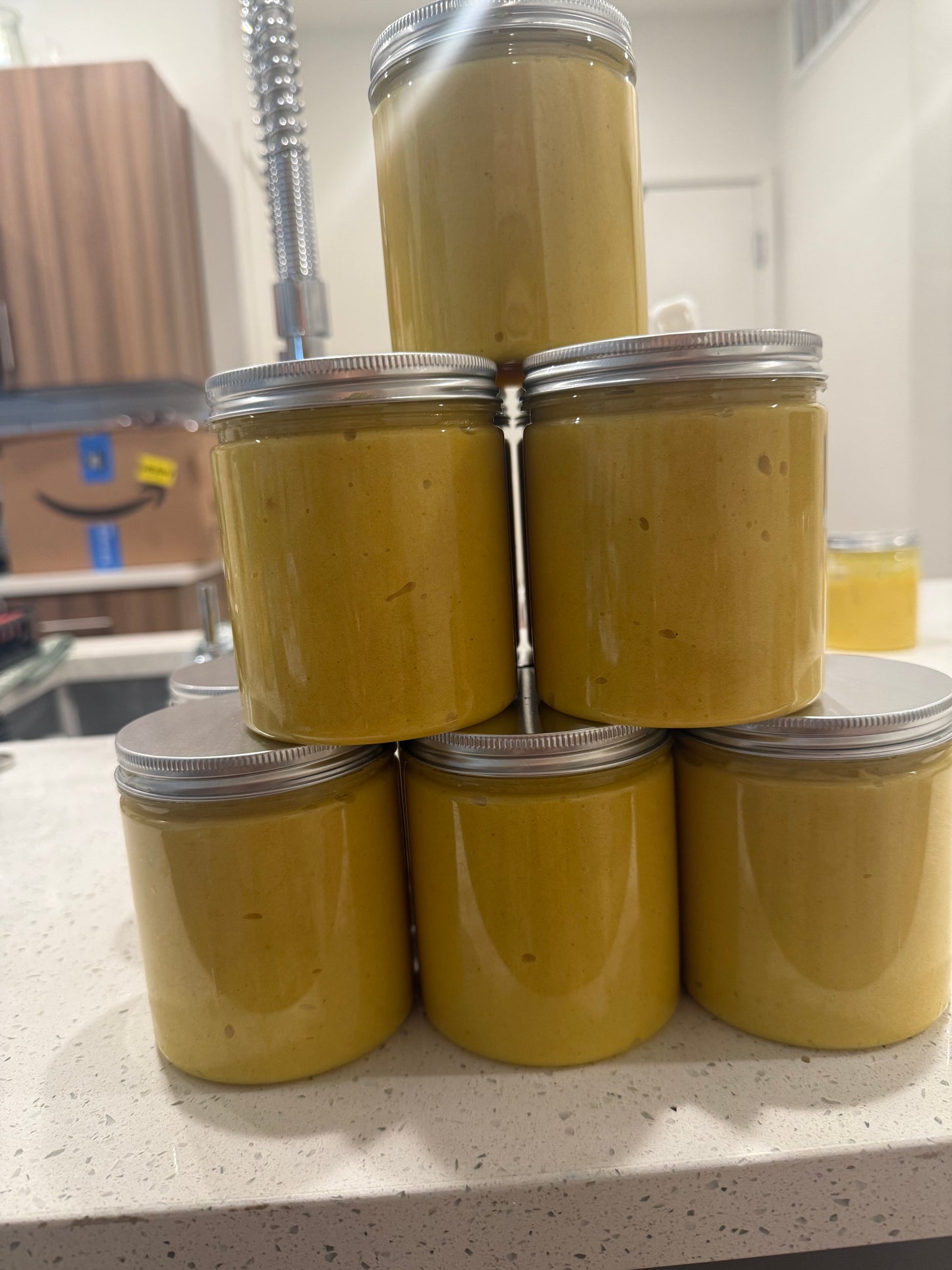 Dark spot turmeric GLOW body sugar scrub/// gommant corporel au tumeric