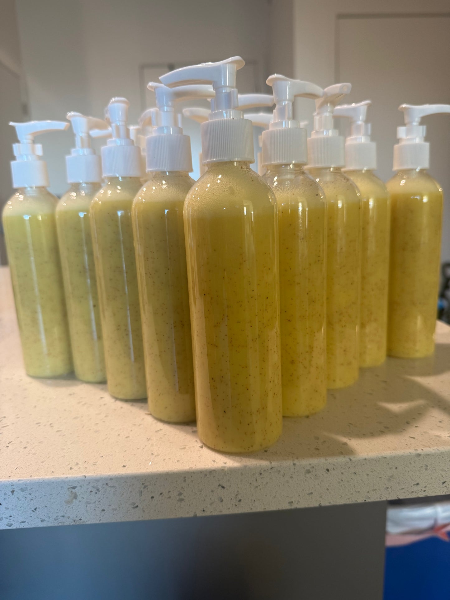 BANANA GLOW BODY WASH