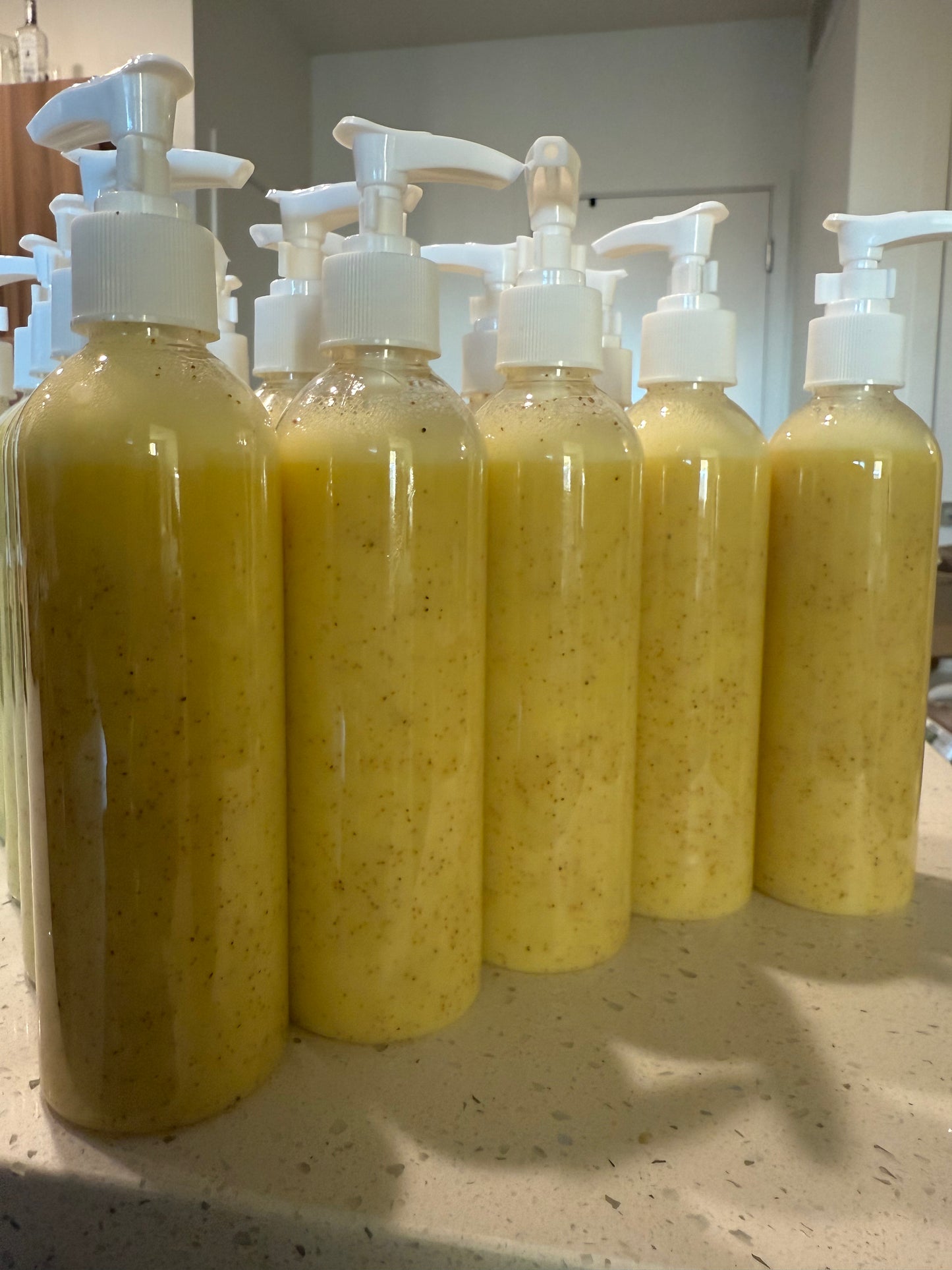 BANANA GLOW BODY WASH